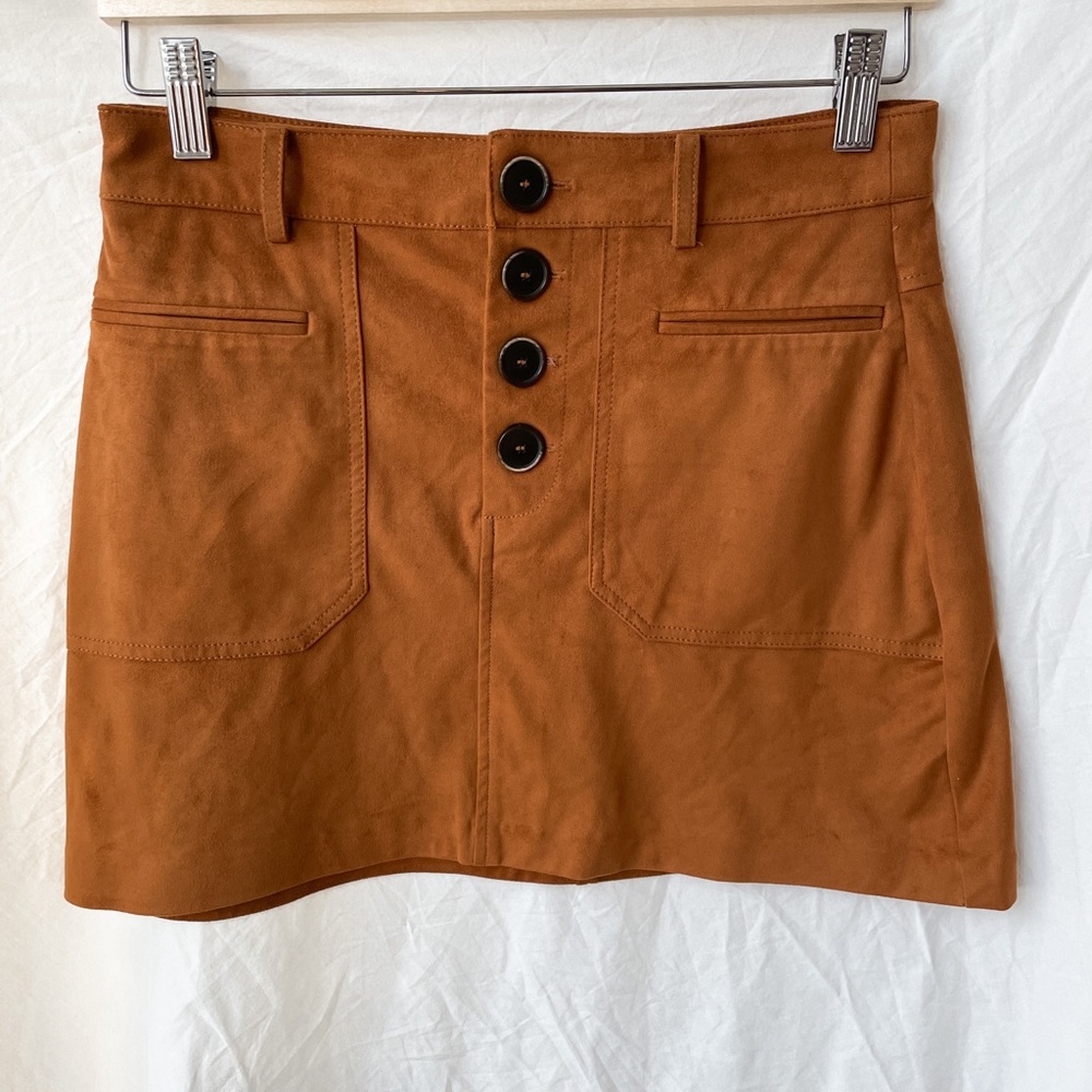 Zara faux suede mini skirt 

Good condition